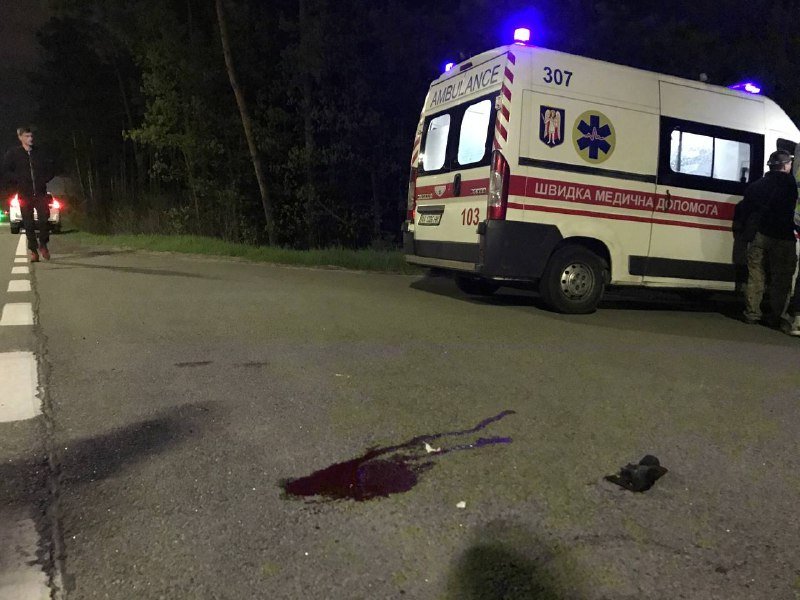 В Киеве на Столичном шоссе сбили мужчину и скрылись с места происшествия 3