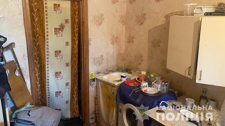 В Киеве во время пьянки мужчина забил до смерти товарища и сбежал 3