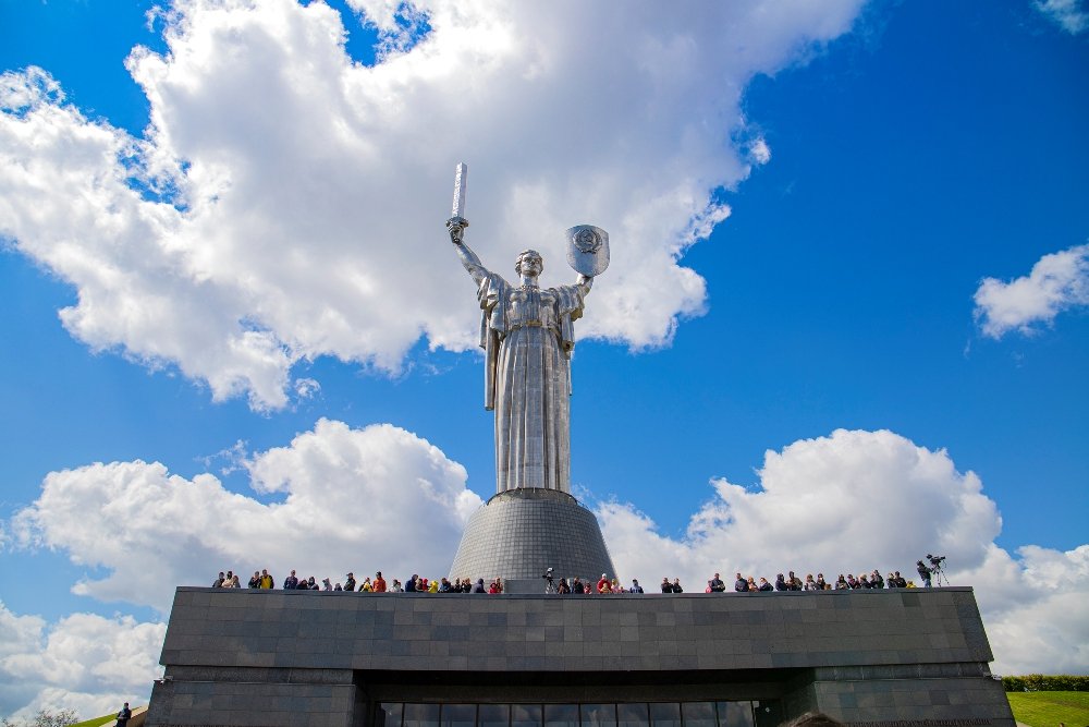 В Киеве почтили память павших во время Второй мировой войны и поздравили ветеранов с Днем победы 1