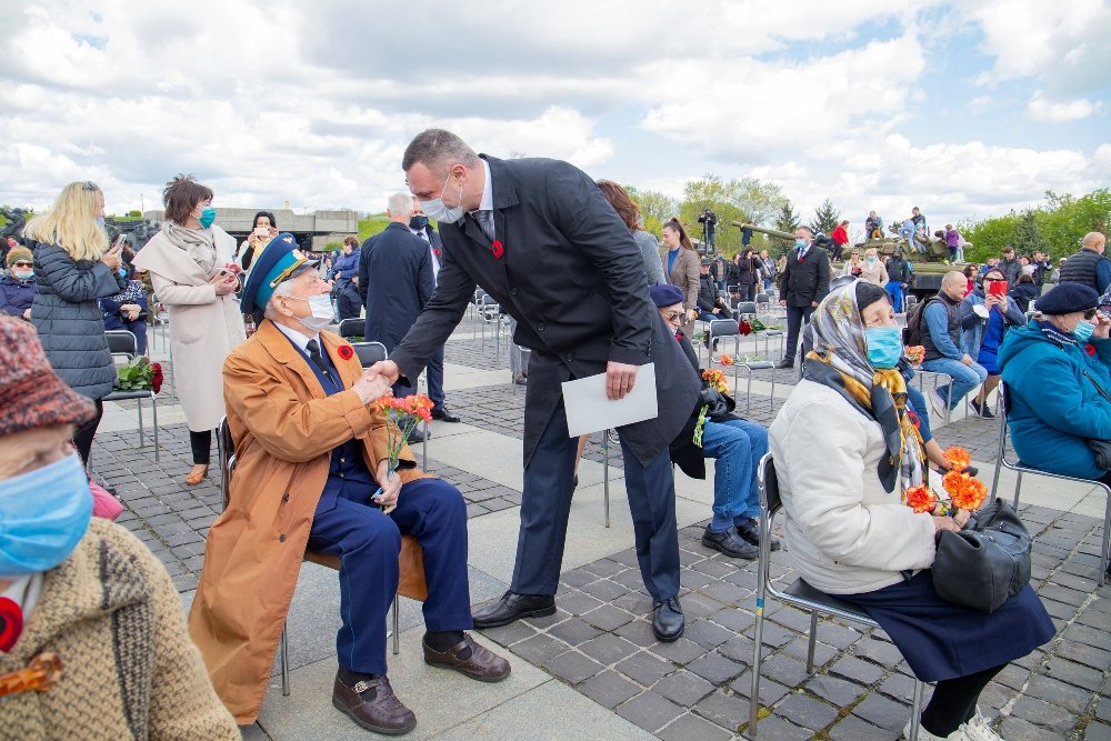 В Киеве почтили память павших во время Второй мировой войны и поздравили ветеранов с Днем победы 2