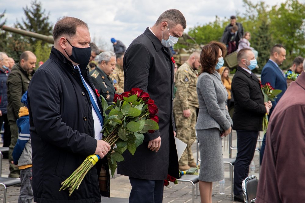 В Киеве почтили память павших во время Второй мировой войны и поздравили ветеранов с Днем победы 4