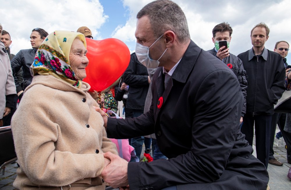 В Киеве почтили память павших во время Второй мировой войны и поздравили ветеранов с Днем победы 5