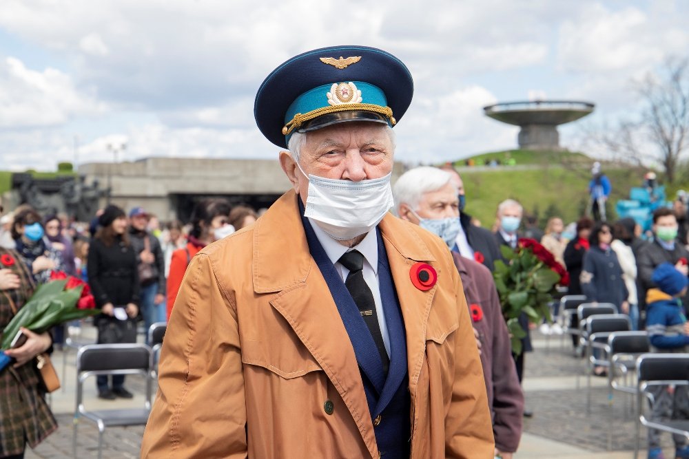 В Киеве почтили память павших во время Второй мировой войны и поздравили ветеранов с Днем победы 6