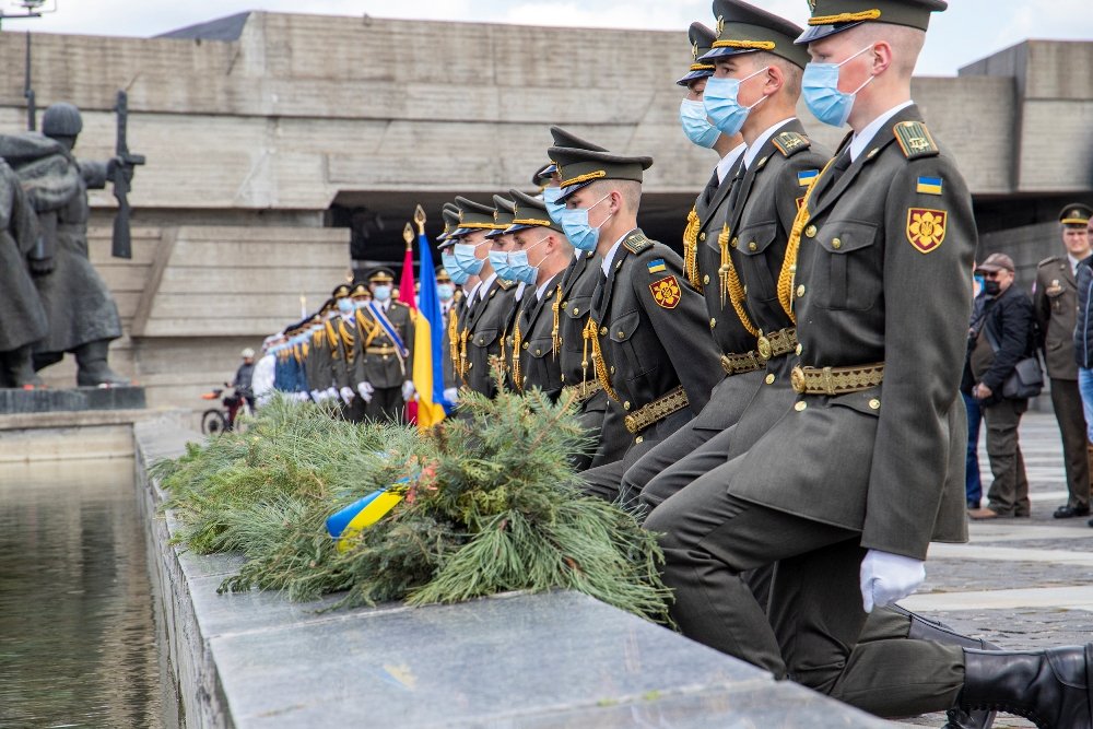 В Киеве почтили память павших во время Второй мировой войны и поздравили ветеранов с Днем победы 7