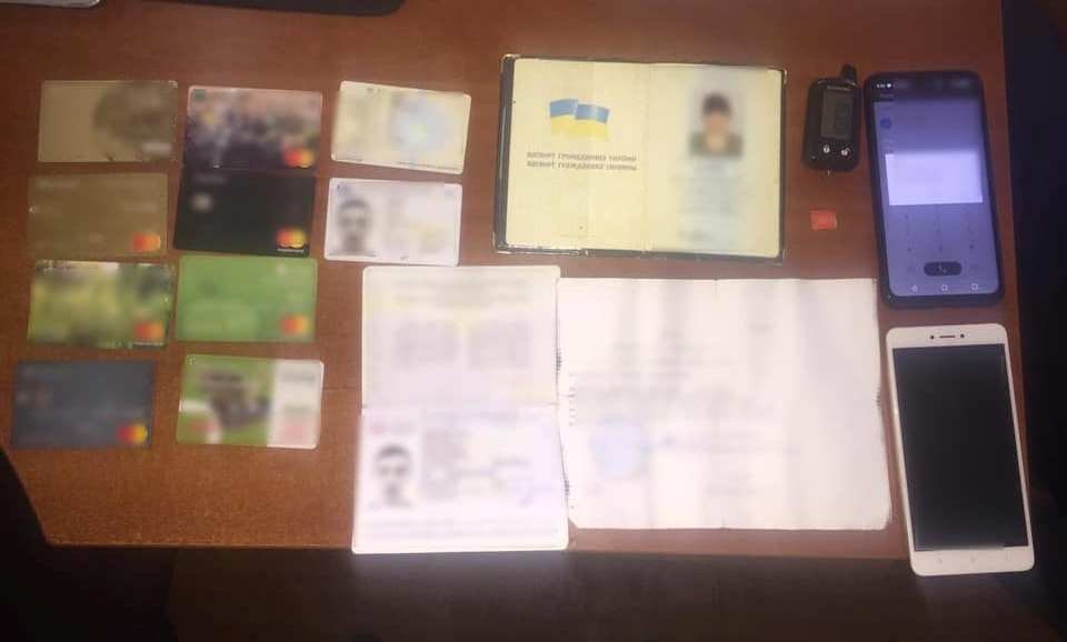 В селе под Киевом племянник выкинул свою тетку из окна и ограбил ее квартиру 1