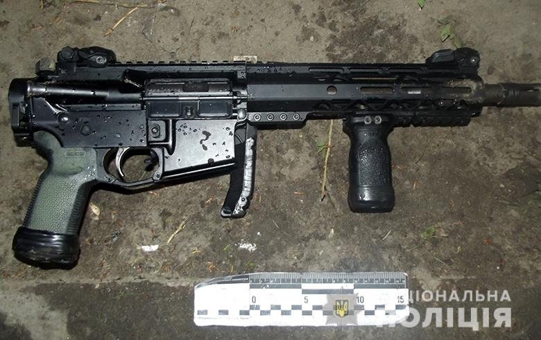 В Киеве мужчина устроил стрельбу возле супермаркета и ранил военнослужащего 1