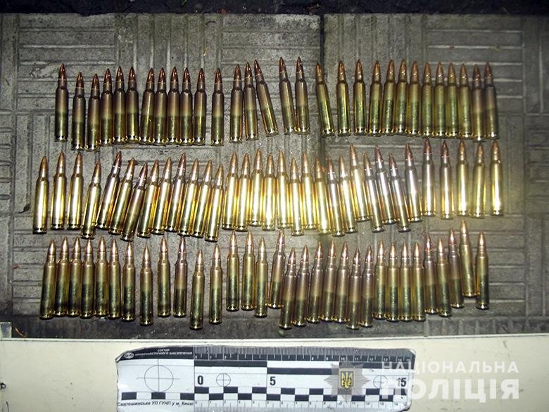 В Киеве мужчина устроил стрельбу возле супермаркета и ранил военнослужащего 2