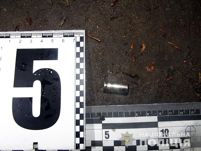 В Киеве мужчина устроил стрельбу возле супермаркета и ранил военнослужащего 5