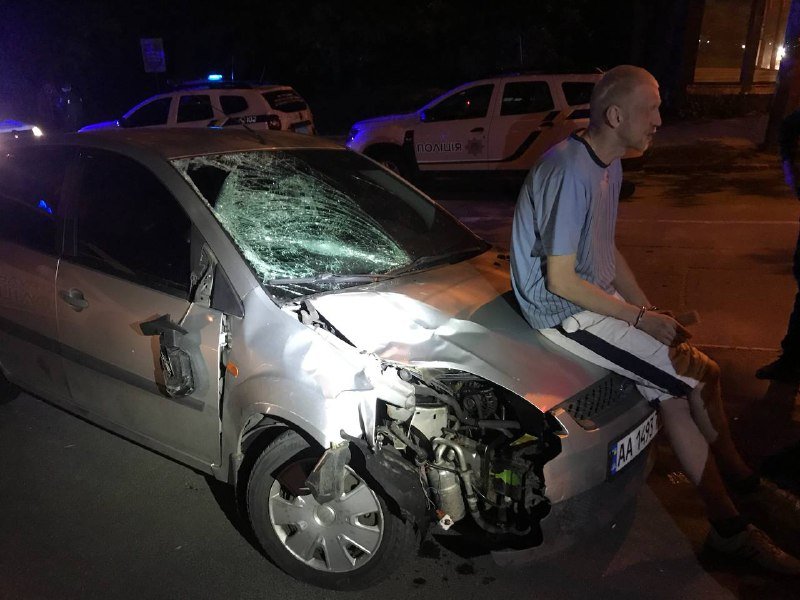 В Киеве на Теремках-2 в стельку пьяный водитель насмерть сбил женщину на пешеходном переходе 1