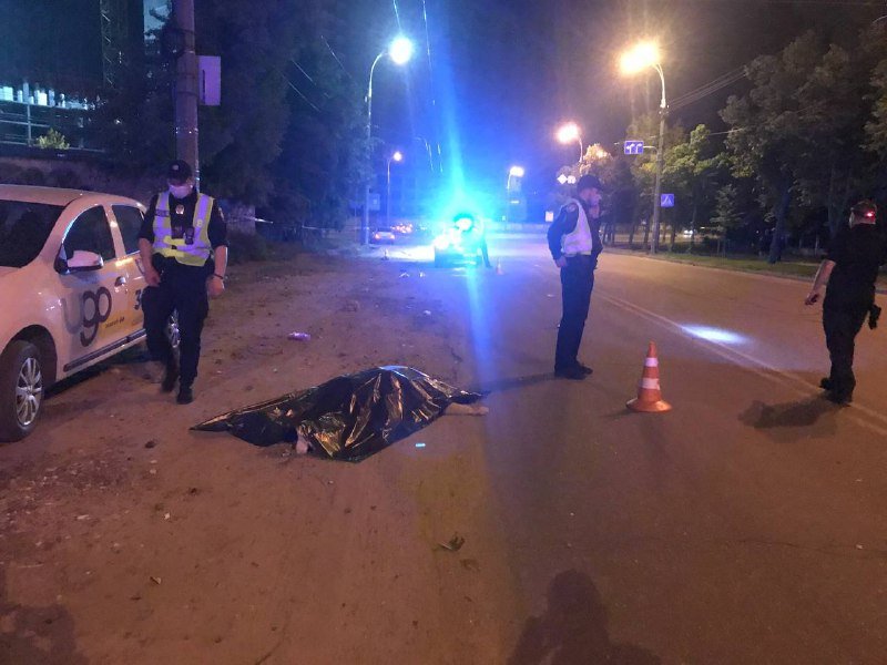 В Киеве на Теремках-2 в стельку пьяный водитель насмерть сбил женщину на пешеходном переходе 2