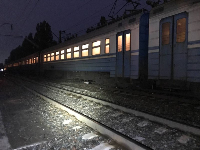 В Киеве на Святошино электричка насмерть сбила человека 1