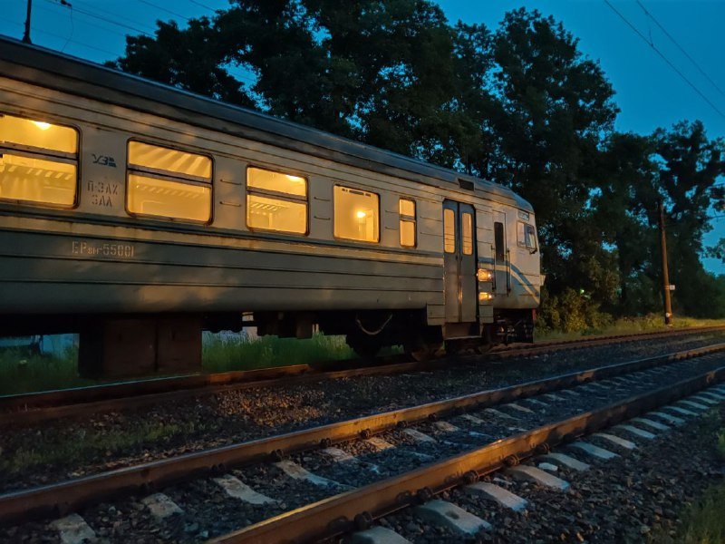 В Киеве на Святошино электричка насмерть сбила человека 3