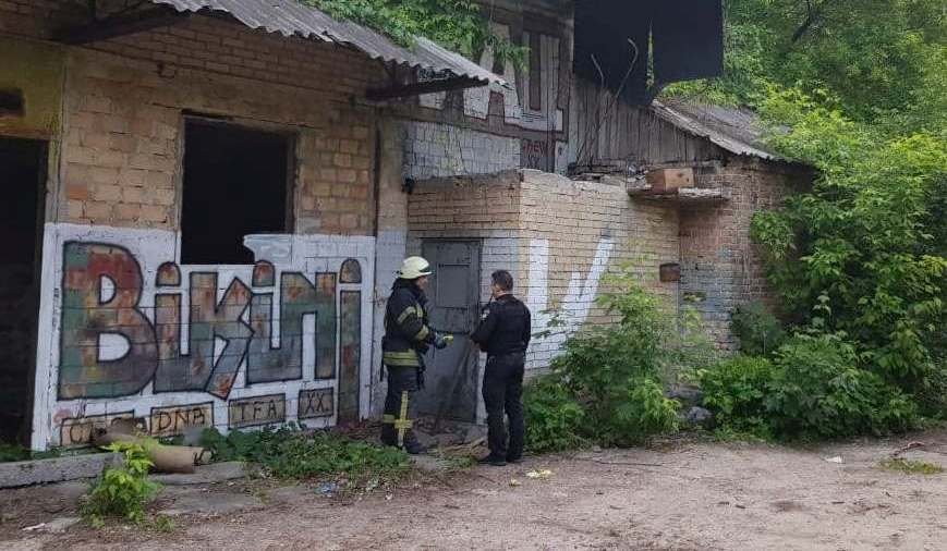 В Киеве во время пожара спасли двоих мужчин 1