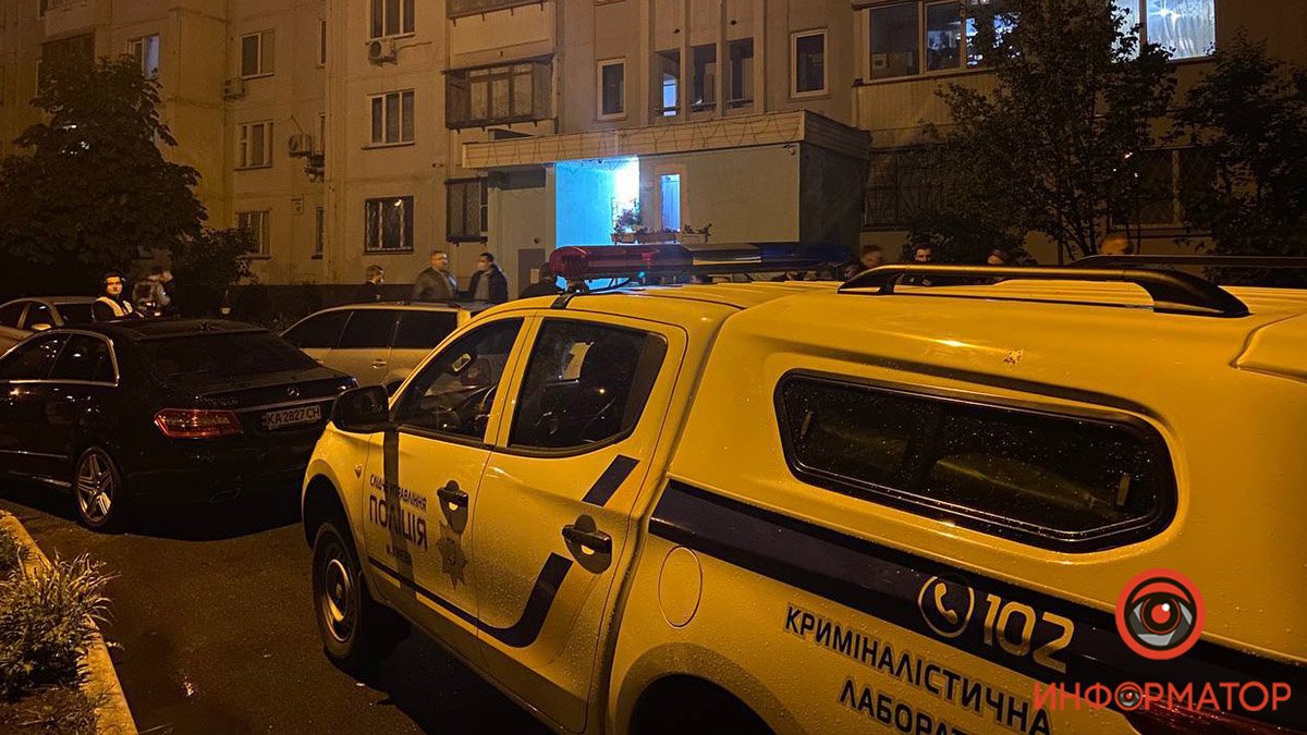 В Киеве грабитель взял в заложники хозяйку квартиры: эксклюзивные кадры с места событий 2