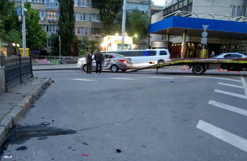 Налево с крайнего правого: появилось видео смертельной аварии такси и мотоцикла на бульваре Шевченко 4