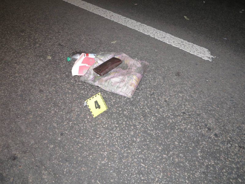 В Киеве на Дружбы Народов сбили женщину, которая перебегала 8-полосную дорогу 8