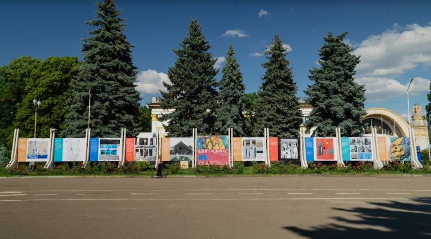 Арт-музей под открытым небом: на ВДНГ появились работы украинских художников 1