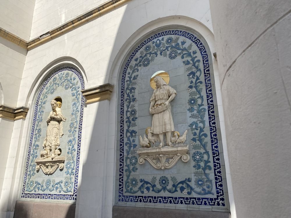 Арт-музей под открытым небом: на ВДНГ появились работы украинских художников 3