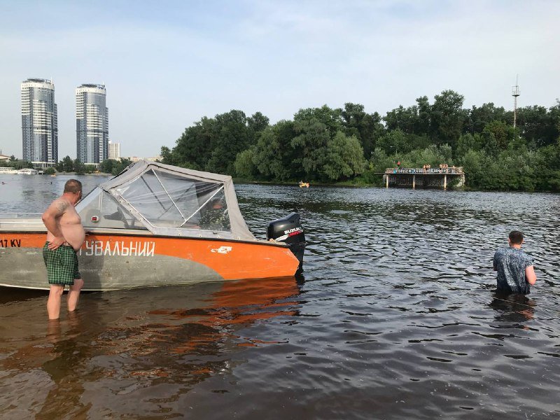 В Киеве на Гидропарке в Днепре пропал мужчина: его искали спасатели и водолазы 2