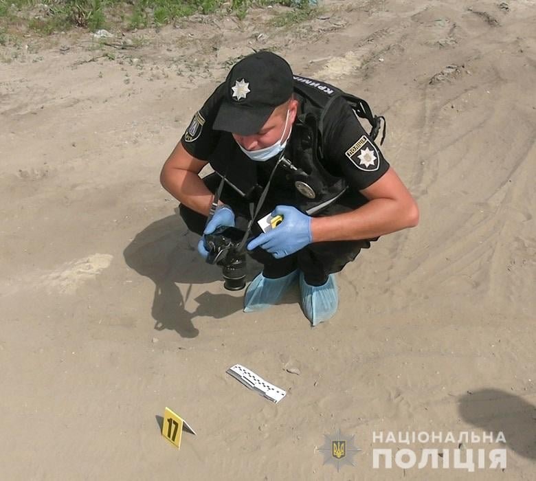 В Киеве зарезали мужчину и зарыли его тело рядом со стройкой 3