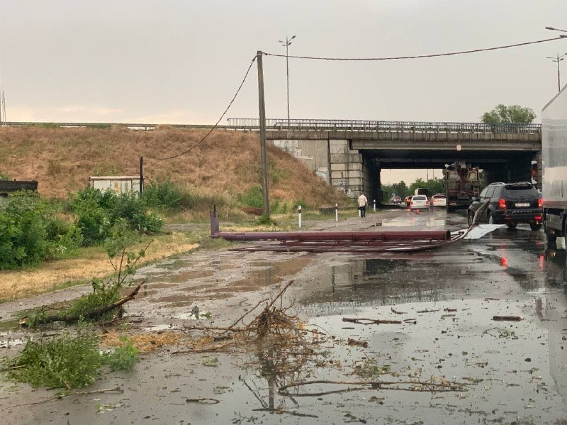 По Киеву прошел мощный ливень с градом: фото и видео непогоды 1