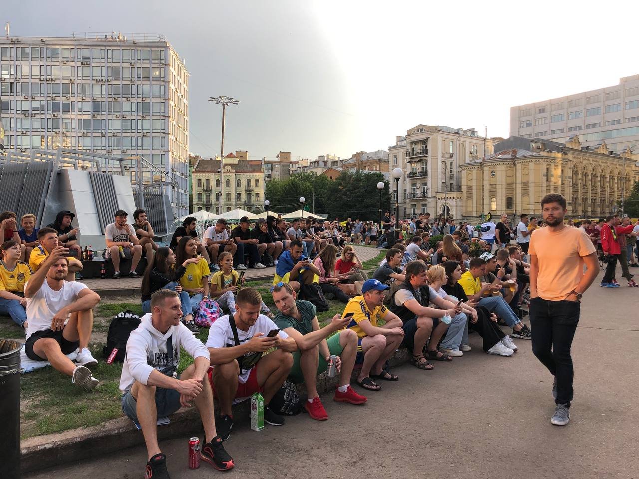 Трансляция матча Украина-Швеция Евро 2020 в Киеве: что сейчас происходит на ТРЦ Gulliver 1