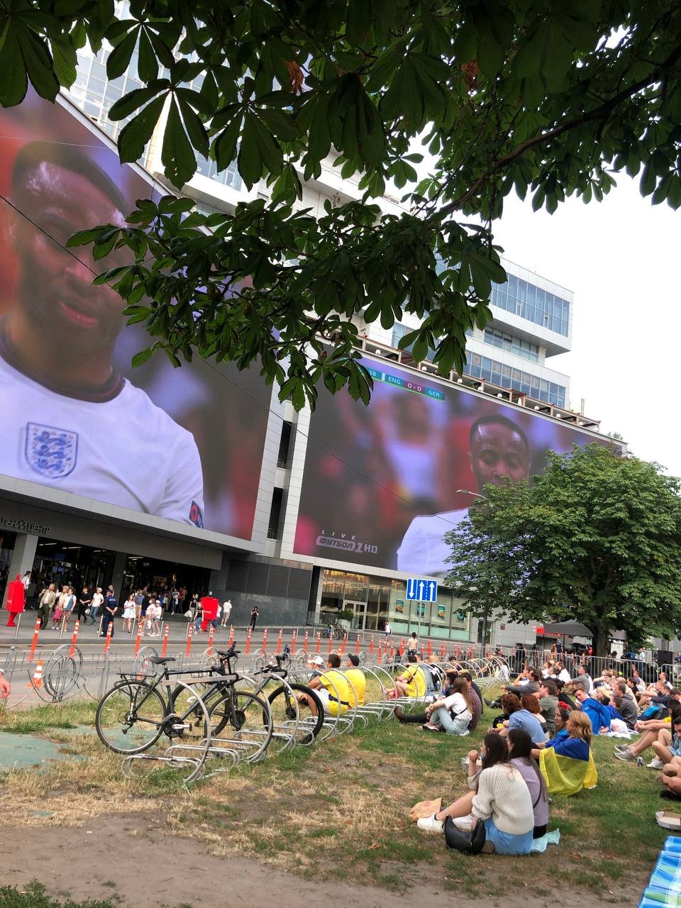 Трансляция матча Украина-Швеция Евро 2020 в Киеве: что сейчас происходит на ТРЦ Gulliver 3