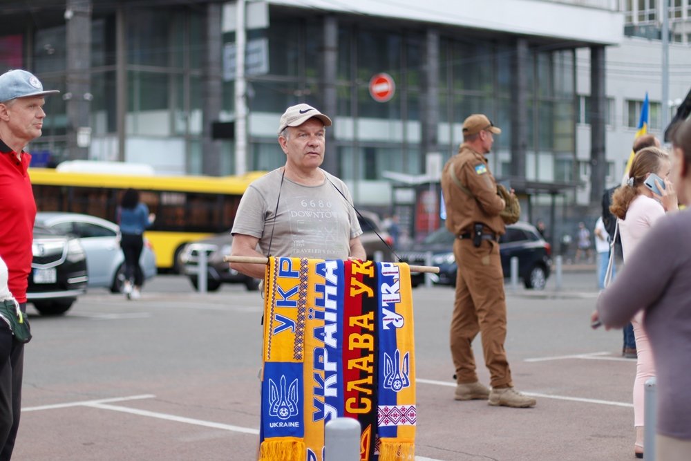 Трансляция матча Украина-Швеция Евро 2020 в Киеве: лица фанатов, которые пришли поддержать нашу сборную 1