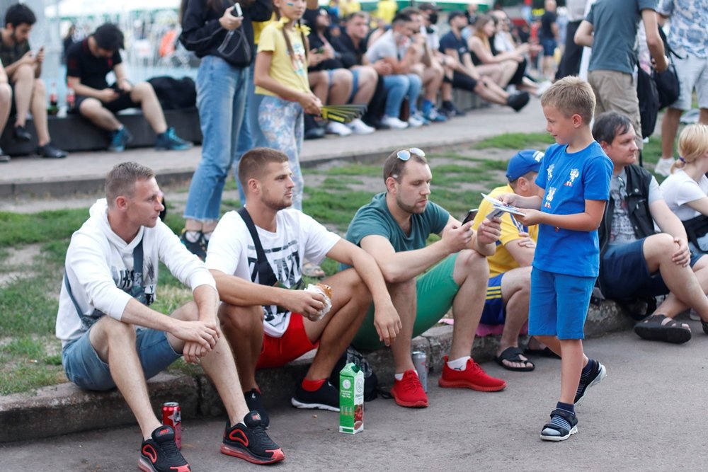 Трансляция матча Украина-Швеция Евро 2020 в Киеве: лица фанатов, которые пришли поддержать нашу сборную 4