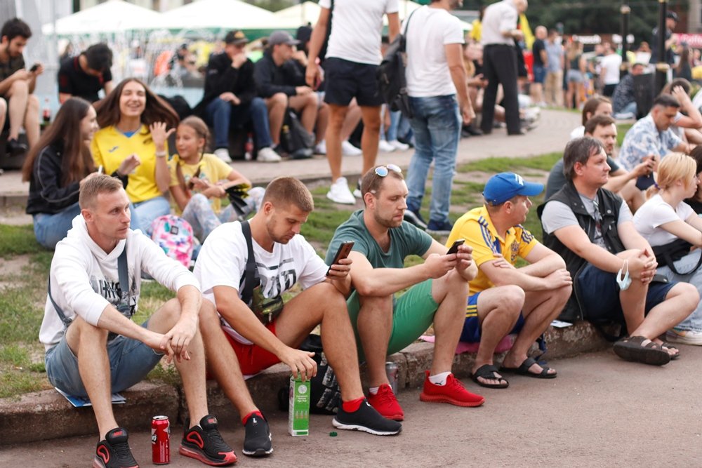 Трансляция матча Украина-Швеция Евро 2020 в Киеве: лица фанатов, которые пришли поддержать нашу сборную 5