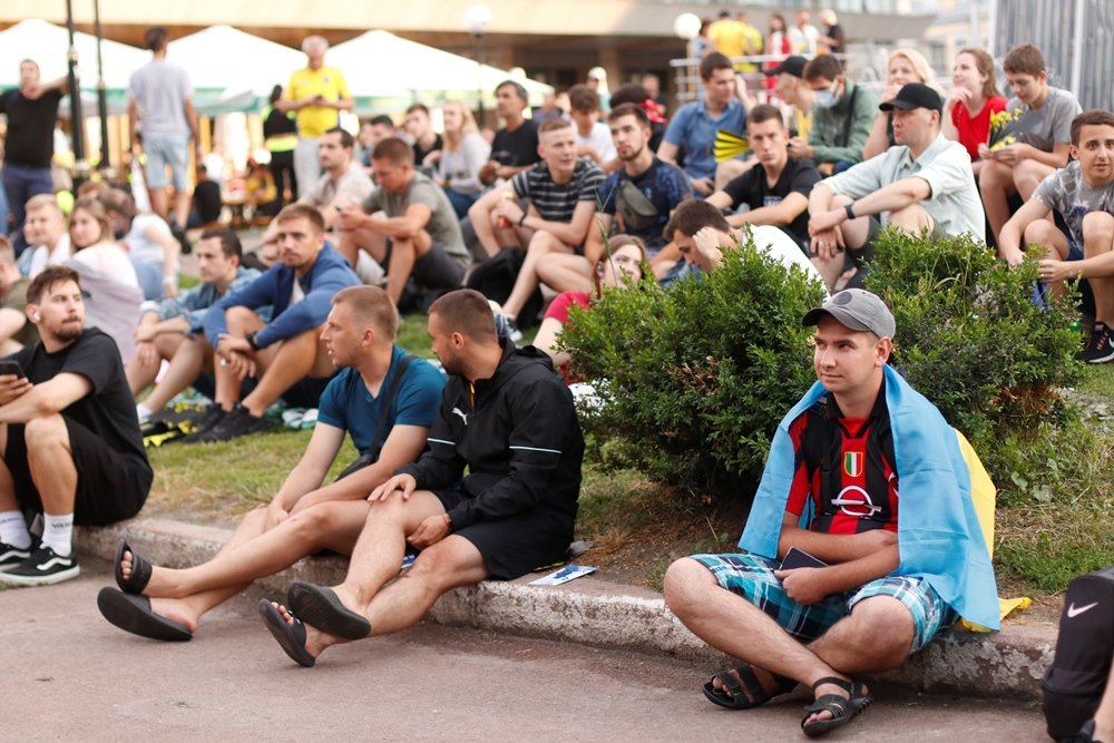 Трансляция матча Украина-Швеция Евро 2020 в Киеве: лица фанатов, которые пришли поддержать нашу сборную 7