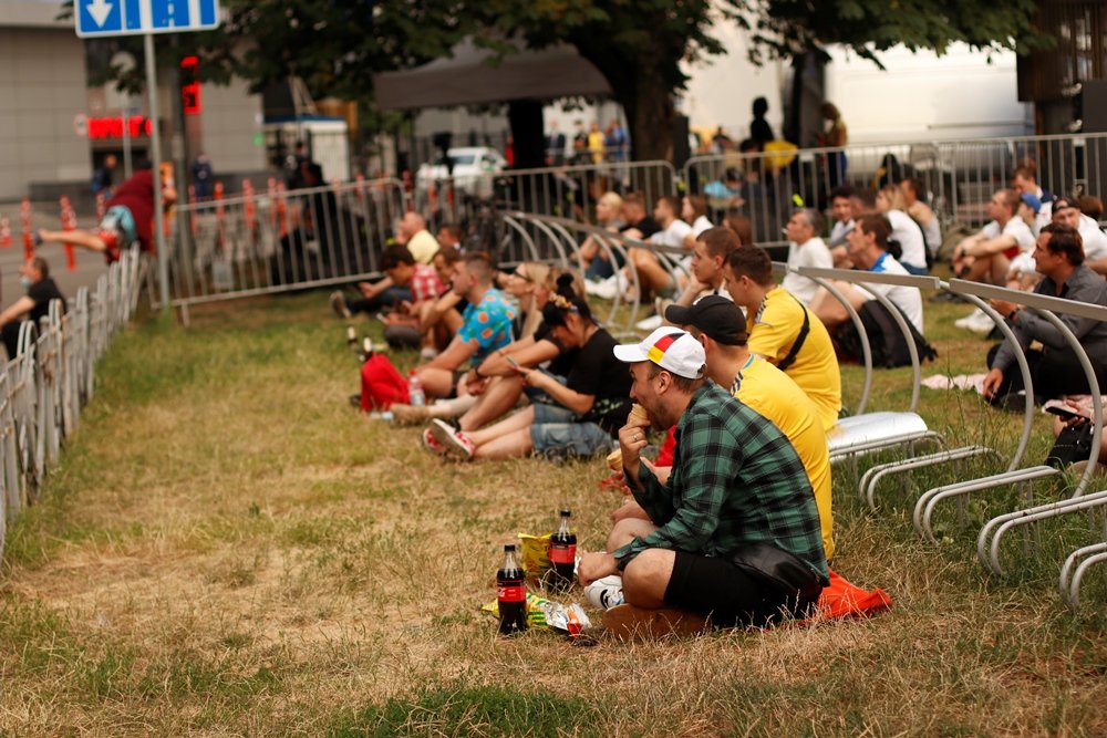 Трансляция матча Украина-Швеция Евро 2020 в Киеве: лица фанатов, которые пришли поддержать нашу сборную 18