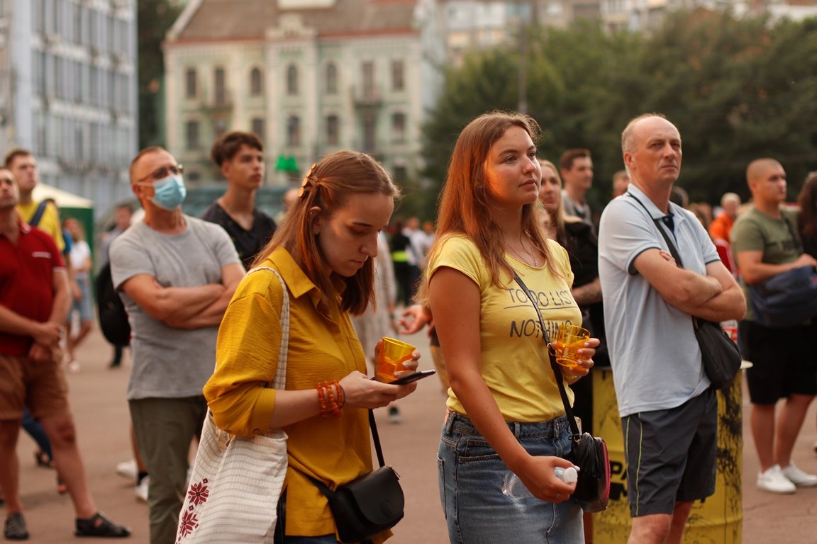 Трансляция матча Украина-Швеция Евро 2020 в Киеве: лица фанатов, которые пришли поддержать нашу сборную 26
