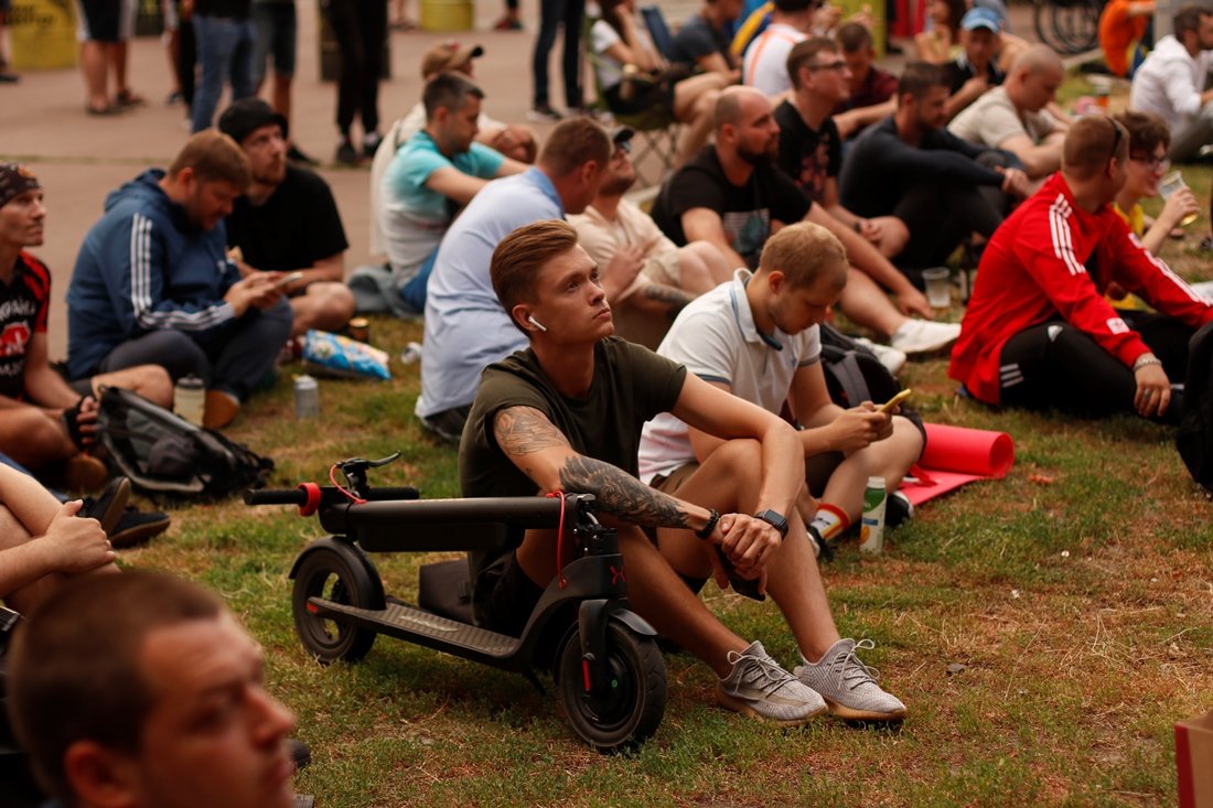 Трансляция матча Украина-Швеция Евро 2020 в Киеве: лица фанатов, которые пришли поддержать нашу сборную 29