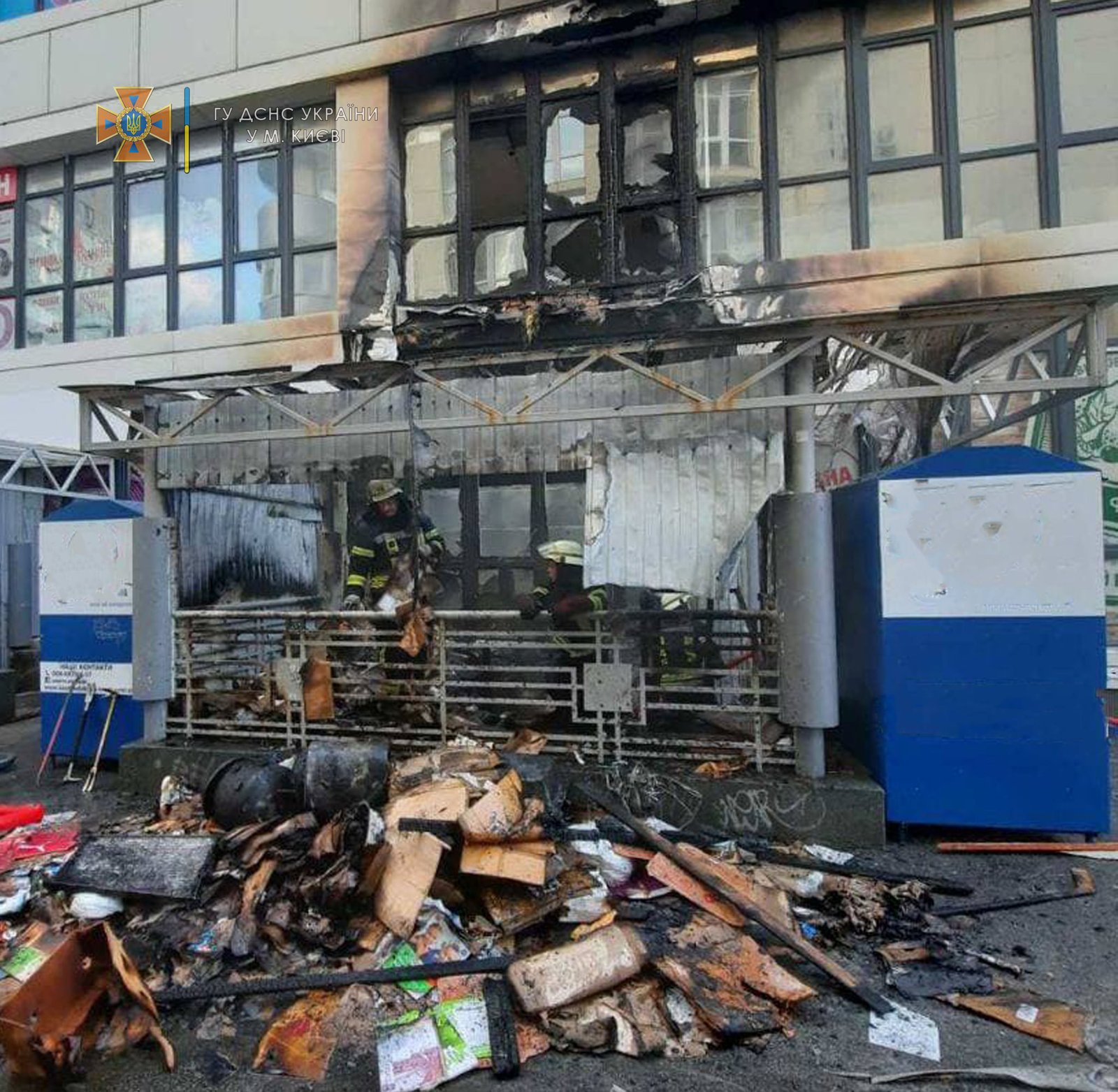 В Киеве загорелся магазин "Сильпо" 2