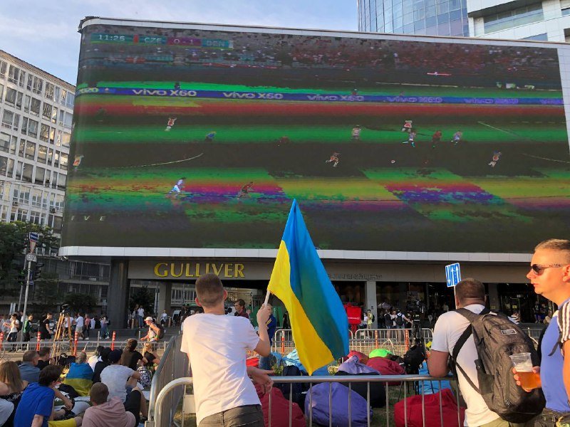 Трансляция матча Евро-2020 Украина-Англия: что сейчас происходит в центре Киева на Спортивной площади 8