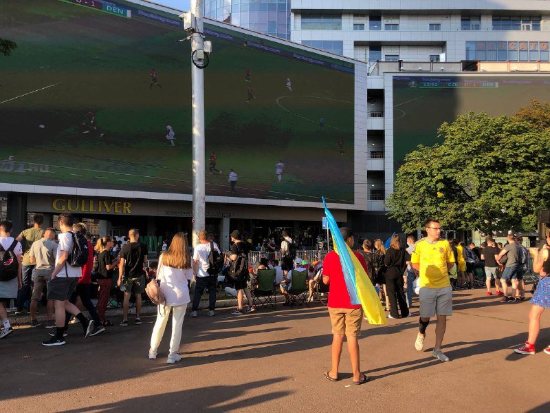 Трансляция матча Евро-2020 Украина-Англия: что сейчас происходит в центре Киева на Спортивной площади 10