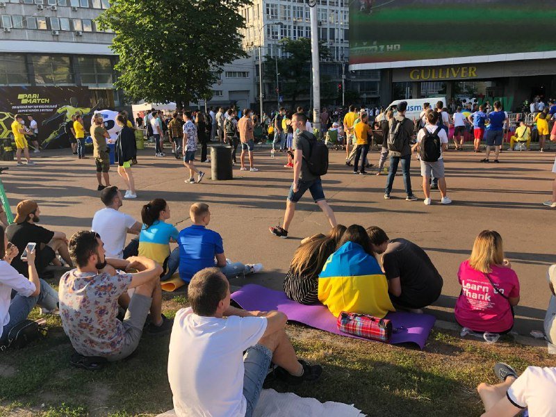 Трансляция матча Евро-2020 Украина-Англия: что сейчас происходит в центре Киева на Спортивной площади 15