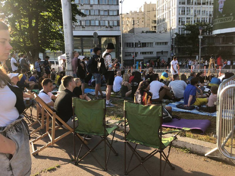 Трансляция матча Евро-2020 Украина-Англия: что сейчас происходит в центре Киева на Спортивной площади 16