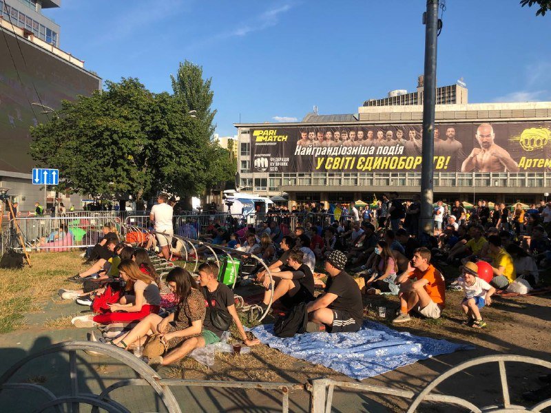 Трансляция матча Евро-2020 Украина-Англия: что сейчас происходит в центре Киева на Спортивной площади 20