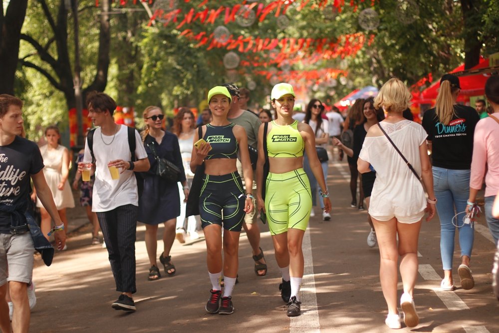 Толпы людей море улыбок на Atlas Weekend 2021 в Киеве: как прошел первый день фестиваля 3