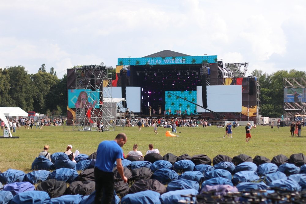 Толпы людей море улыбок на Atlas Weekend 2021 в Киеве: как прошел первый день фестиваля 12