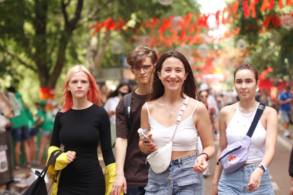 Толпы людей море улыбок на Atlas Weekend 2021 в Киеве: как прошел первый день фестиваля 14