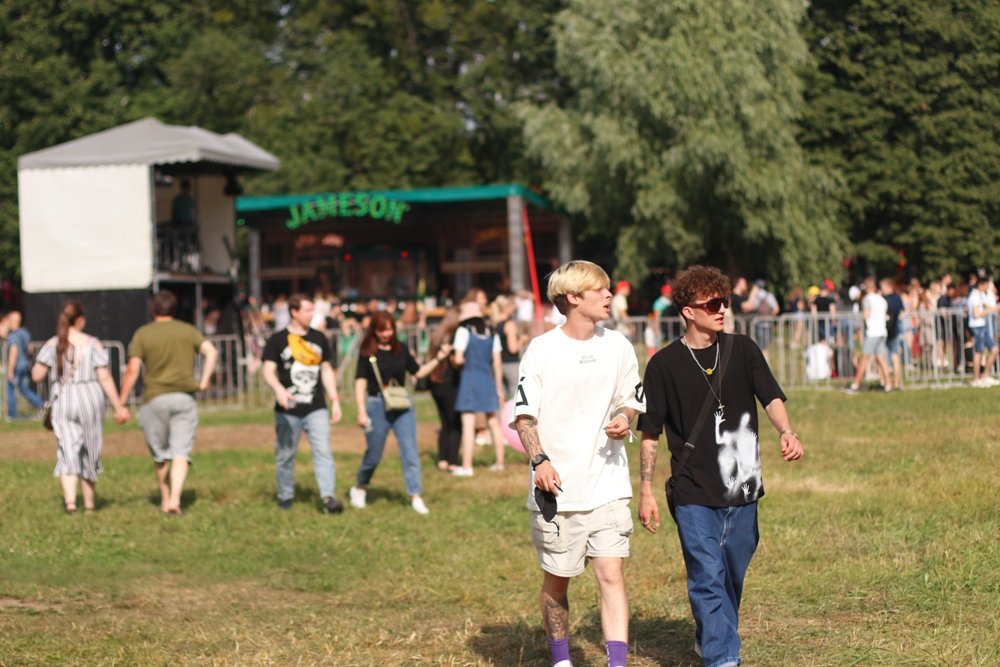 Толпы людей море улыбок на Atlas Weekend 2021 в Киеве: как прошел первый день фестиваля 25