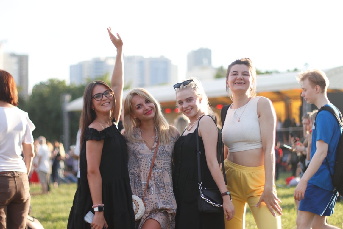 Фестивальщики Atlas Weekend 2021 в лицах: ищи себя на фото 2