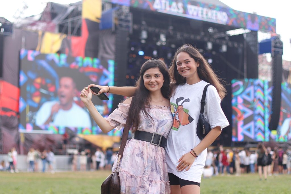 Фестивальщики Atlas Weekend 2021 в лицах: ищи себя на фото 4