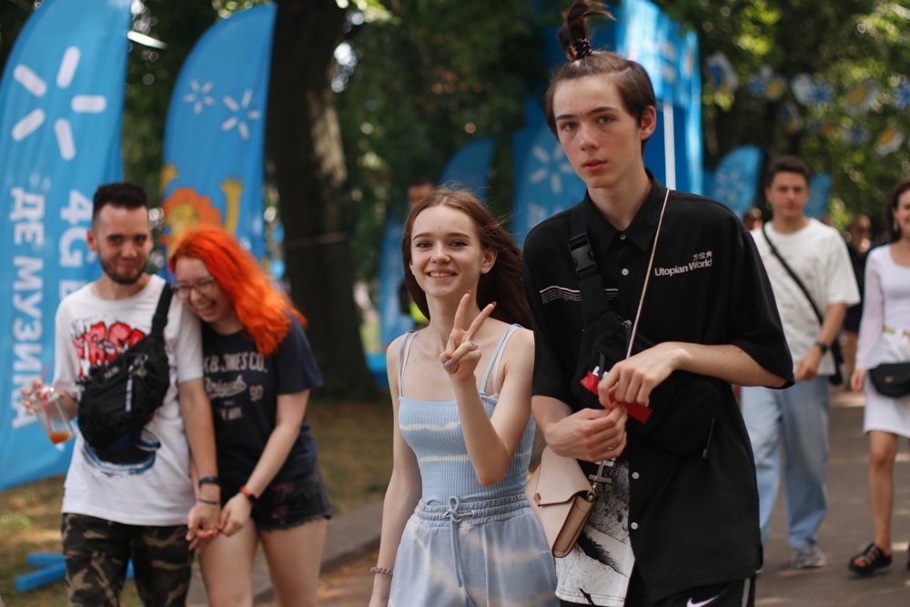 Фестивальщики Atlas Weekend 2021 в лицах: ищи себя на фото 6