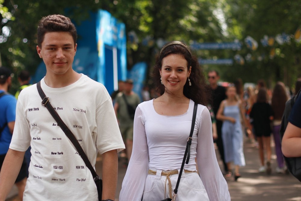 Фестивальщики Atlas Weekend 2021 в лицах: ищи себя на фото 7