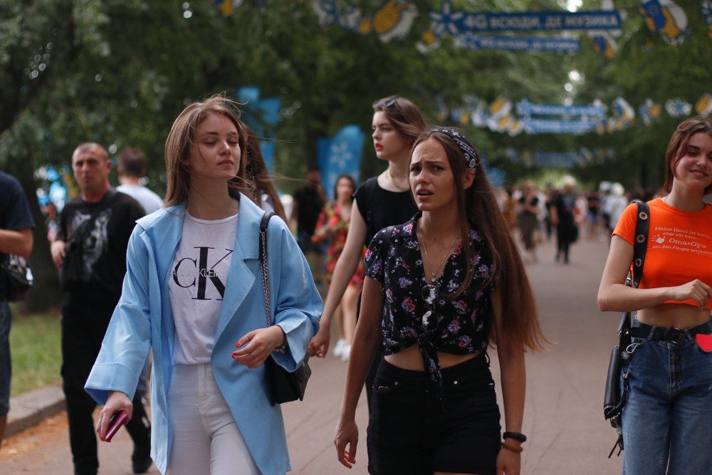 Фестивальщики Atlas Weekend 2021 в лицах: ищи себя на фото 9