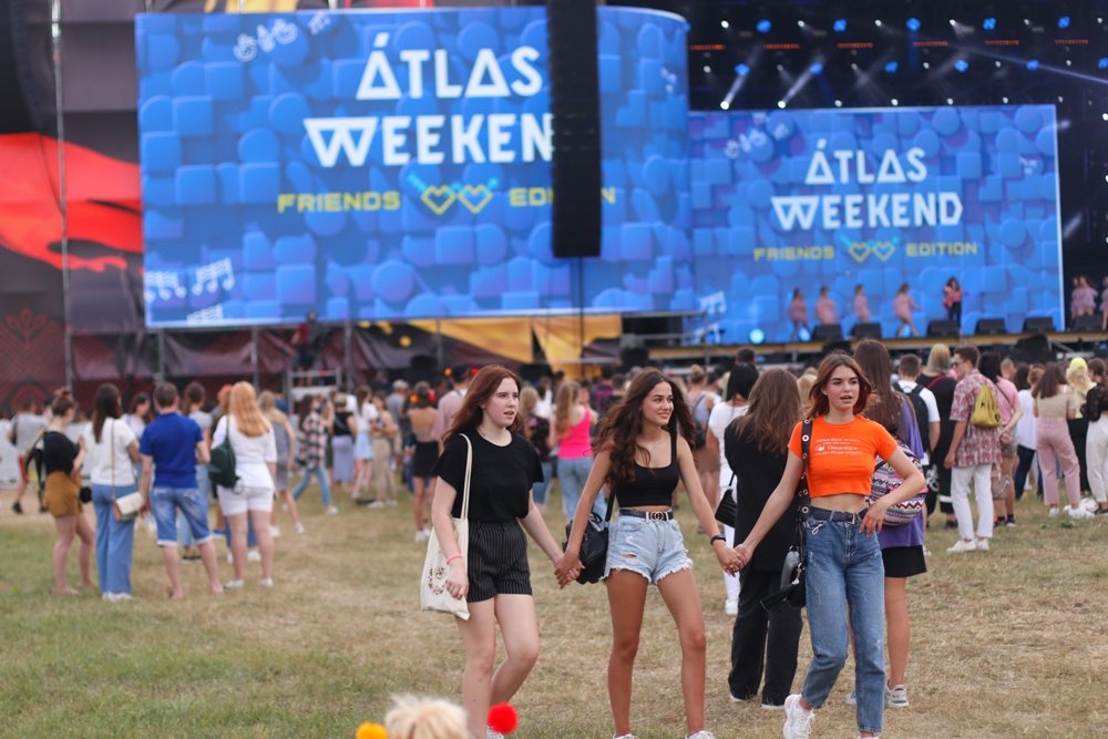 Фестивальщики Atlas Weekend 2021 в лицах: ищи себя на фото 14